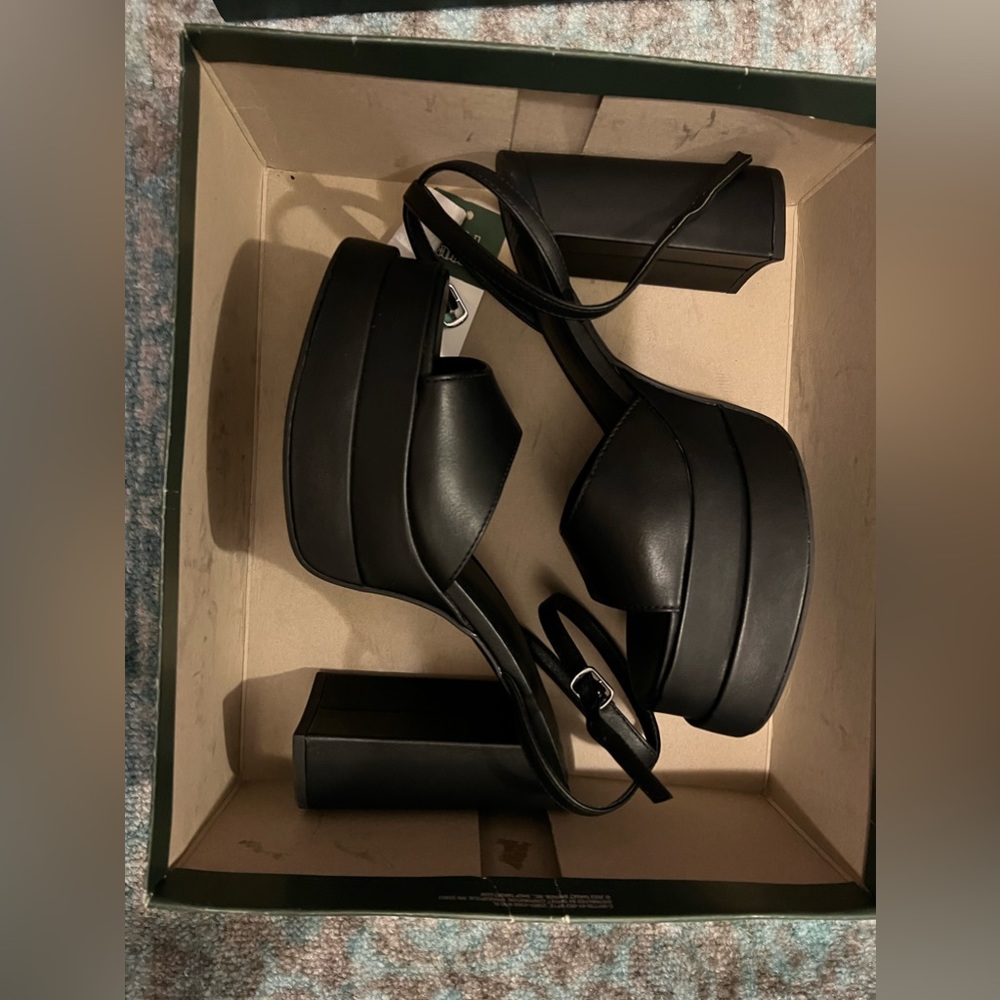 NWT wild fable platform heels 8.5